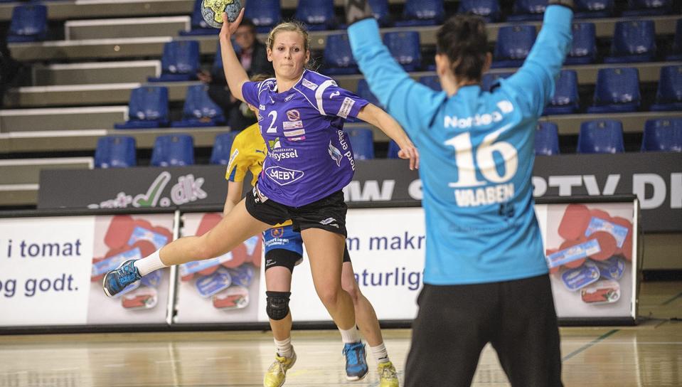 Julie Thomsen og holdkammeraterne fra Vendsyssel Håndbold skifter hjemmebane.Foto: Peter Broen <i>Peter Broen</i>