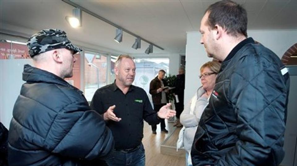 Kommunens energikonsulent, Bo Bechfeldt, rådgav både lørdag og søndag om, hvordan man kan skære toppen af varmeregningen og samtidig skåne miljøet. Foto: Bente Poder