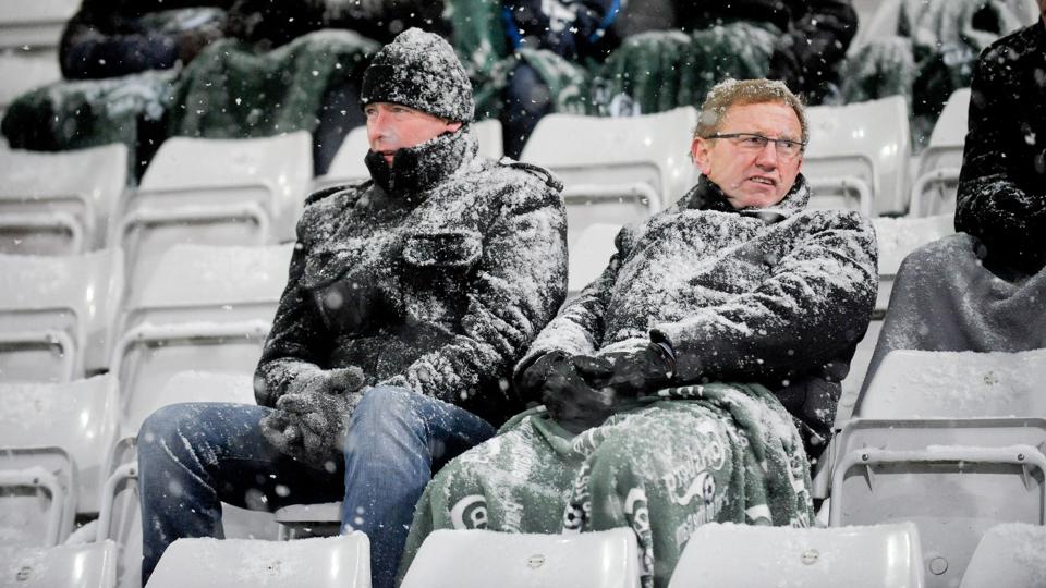 Det kan blive en kold omgang at se superligaopgør mandag aften i Aalborg, men en aflysning kommer ikke på tale. Arkivfoto: Claus Søndberg <i>Foto: Claus Søndberg</i>