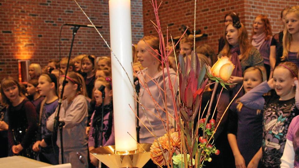 Flere kor, blandt andre skolekor, medvirker ved koncerten i Abildgård Kirke. Privatfoto: Carsten Thomasen