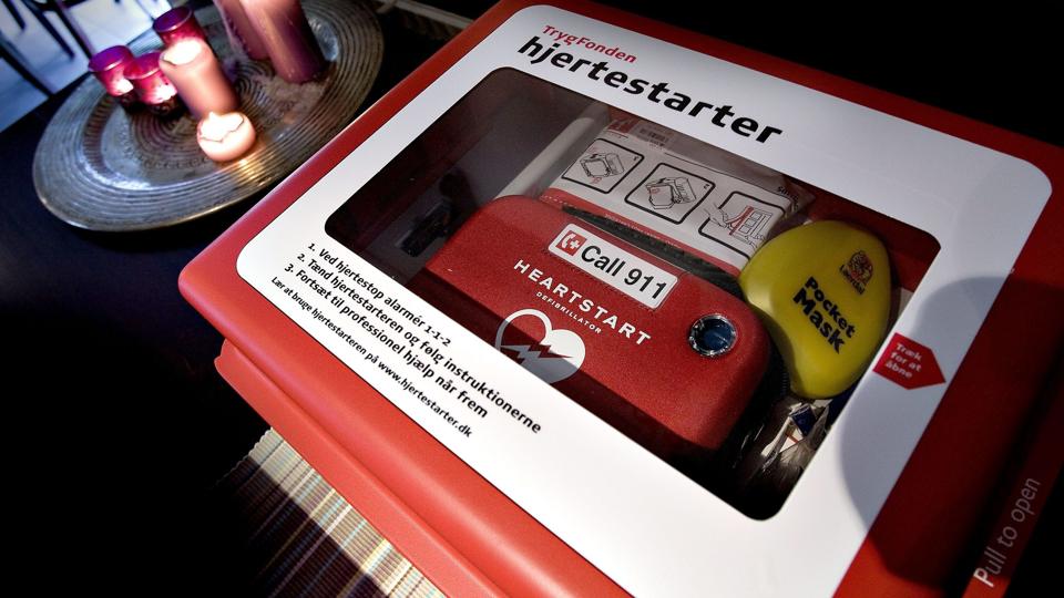Brugerne af hallen skal lære at bruge en hjertestarter. Arkivfoto <i>Pressefotograf Torben Hansen</i>