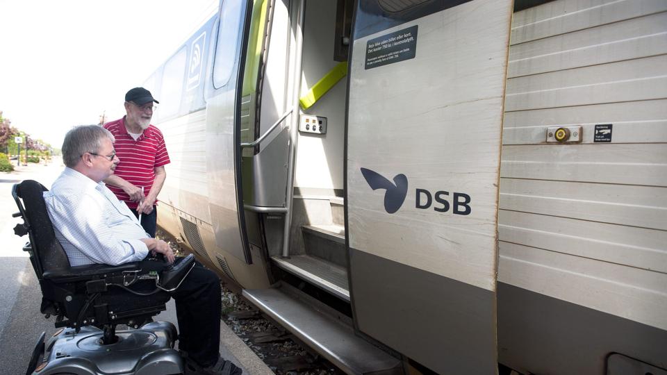 Handicappede kan ikke komme med toget fra Brønderslev, Vrå eller Sindal, med mindre de bestiller en handicaphjælper hos DSB tre dage før afrejsen.  Arkivfoto: Bente Poder <i>Bente Poder</i>