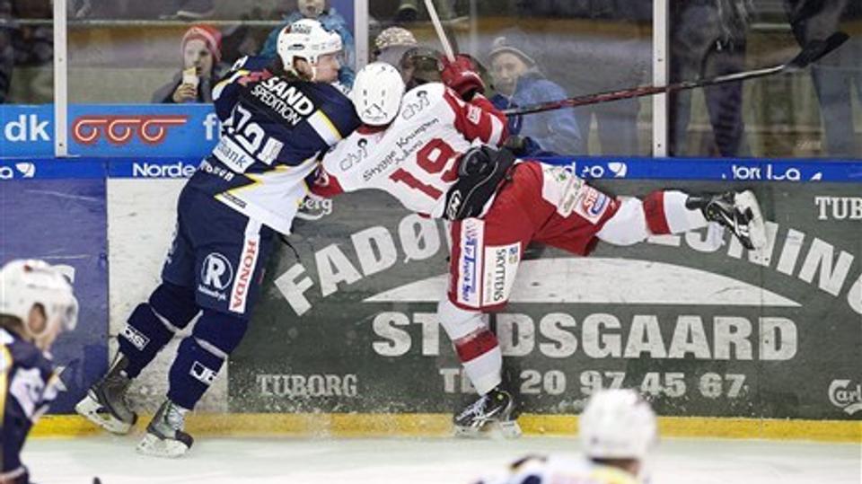 Christian Nordentoft - her i aktion i pokalfinalen mod Herning - scorede tre gange i Rødovre tirsdag aften,
Foto: Torben Hansen