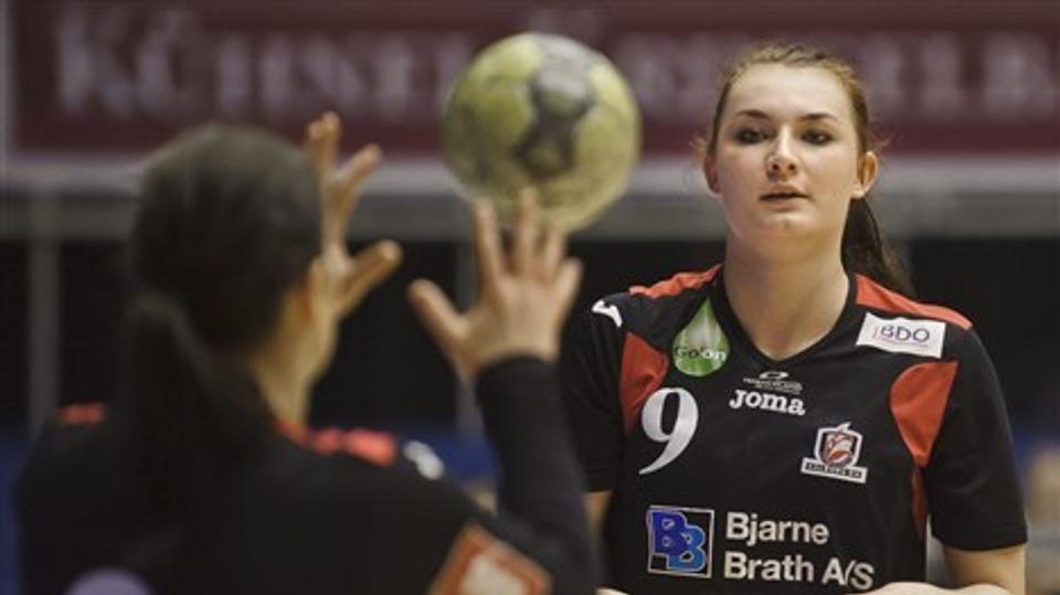 Aalborg DH's bagspiller Dzenita Bajic mente, at hajerne spillede under vanligt niveau i nederlaget til FC Midtjylland. Foto: Martin Damgård.