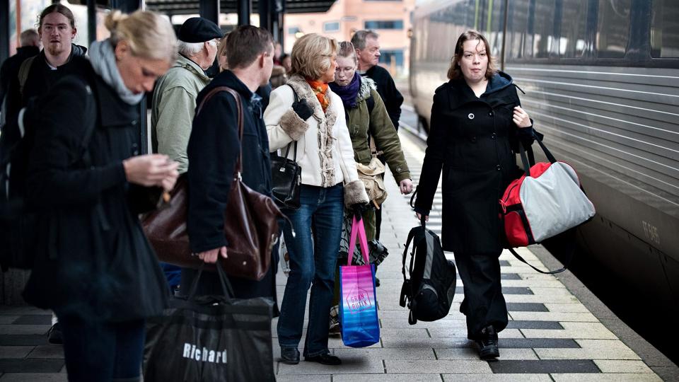 Billig eller gratis transport på adventssøndage har de senere år lokket mange op i offentlige transportmidler. Arkivfoto: Henrik Bo