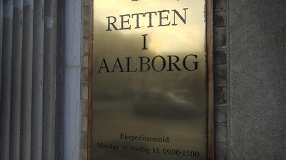 En 22-årig hidtil ustraffet mand fra Aalborg skal nu to måneder i fængsel, fordi han blandede sig i et slagsmål i Jomfru Ane Gade og smadrede et glas i hovedet på en 21-årig mand. Arkivfoto