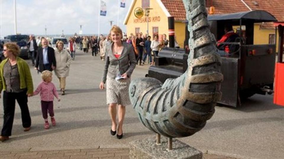 For nogle år siden arrangerede Stinne Teglhus skulpturfestival i Hirtshals i samarbejde med handelsstandsforeningen. Nu har hun henvendt sig til BHE Bindslev med tilbud om at hjælpe med at lave skuplturudstilling i en ny byplads. Arkivfoto: Kurt Beri
