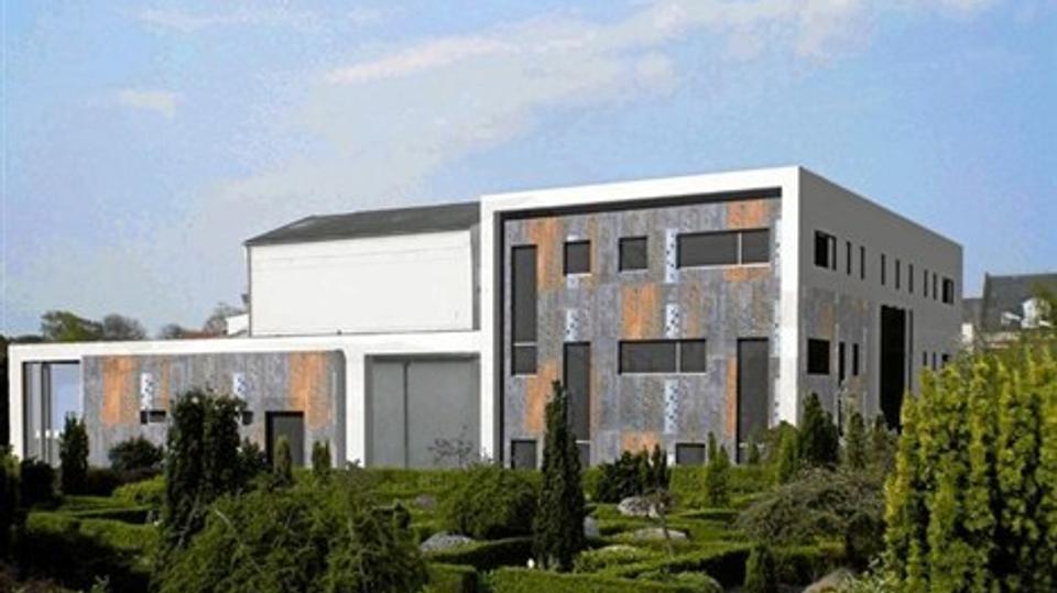 Bliver det kommende Vendelbohus for stort og anmasende i forhold til kirkegården og middelalderkirken Sct. Olai? Det mener Aalborg Stift, som har gjort indsigelse mod kirkens nabo mod vest. Ill. Arkitekfirmaet Finn Østergaard