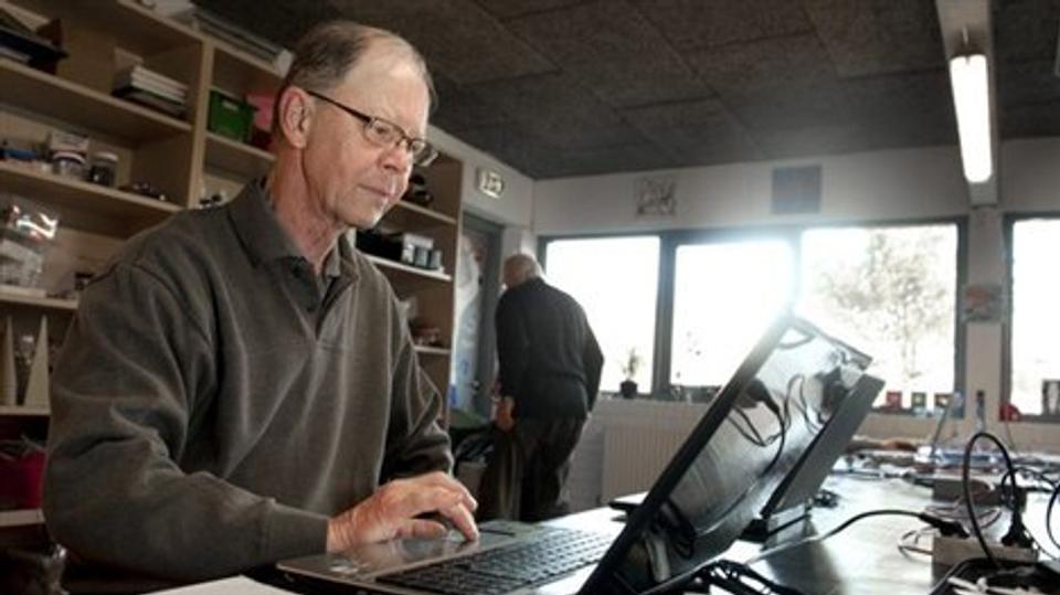 Kaj ove Andersen er én af deltagerne på senior-it, der gerne vil udvide horisonten. Foto: Henrik Louis