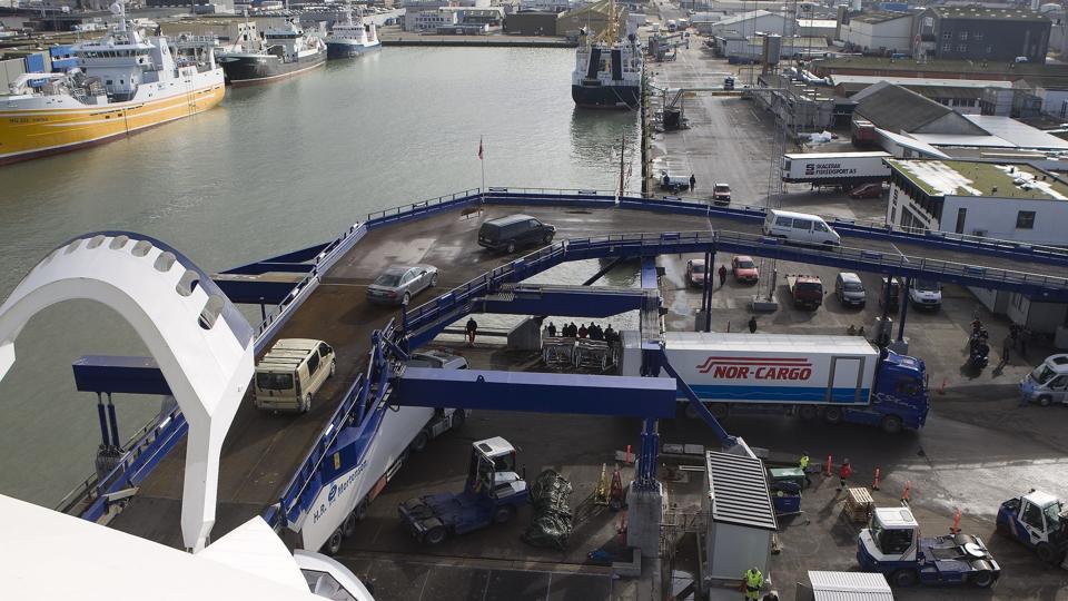 Transport af mere gods over Hirtshals Havn med færgerne og stigende interesse i Europa for at få mere banegods er baggrunden for at havnen vil sætte gang i en gammel plan om at etablere en godsbaneterminal. Arkivfoto: Hans Ravn
