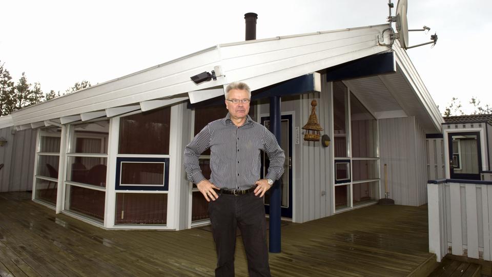 Lars Hougesen har ligget i strid med kommunale myndigheder i 14 år om byggerier i tilknytning til sommerhuset på Lyngstien 11. Foto: Kurt Bering <i>Kurt Bering</i>