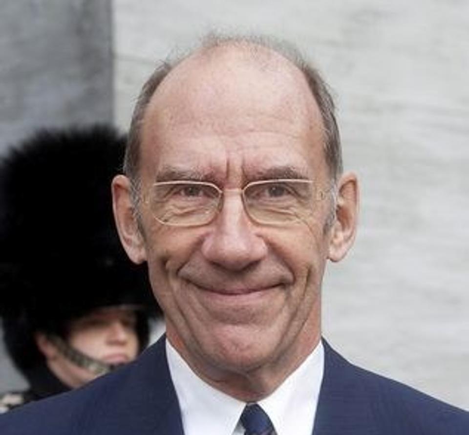 Professor og overlæge Niels Høiby, takkede for udnævnelsen af ridder af 1. grad. (Foto: Bjarne Lüthcke/Scanpix 2012)