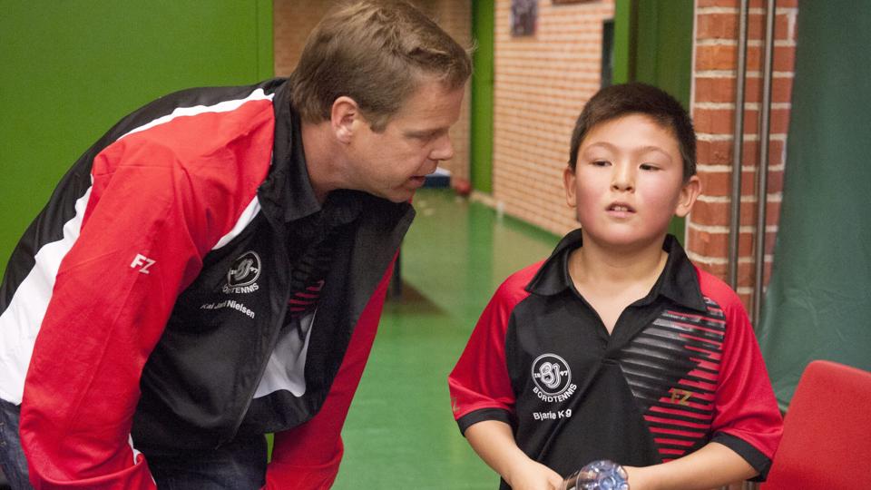 Sportschef Kai Jarl Nielsen, tv., håber på point i weekenden til BI’s drengedivisionshold. Bjarke Krog, th. skal i aktion søndag mod Esbjerg.Arkivfoto: Henrik Louis
