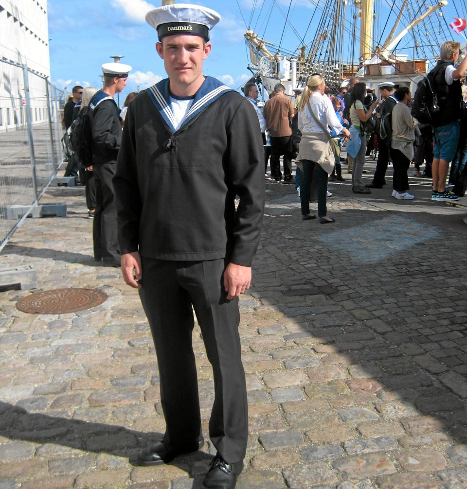 Anders Larsen fra Brønderslev i uniform og klar til togt med Skoleskibet Danmark.Privatfoto