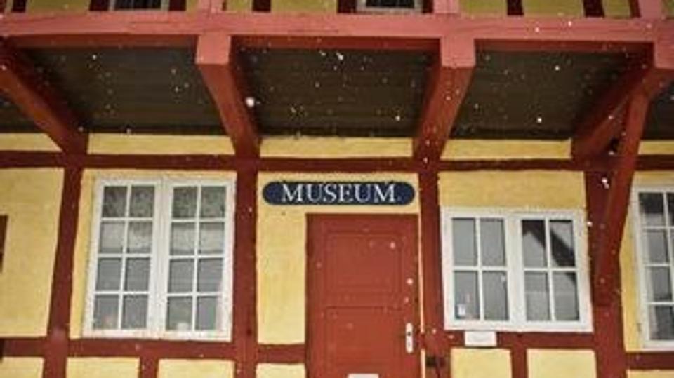 Mariager Museum har skiftet ejer, men foreløbig bliver det ikke noget, hverken lokale eller turister kommer til at mærke så meget til. Museet åbner som altid igen 15. maj. Foto: Martin Damgård