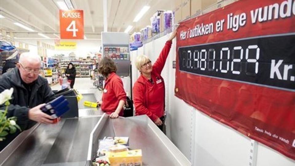 En stor Lotto-gevinst blev vundet på en kupon fra Løvbjerg - den skal bla. gå til en campingvogn.Foto: Kurt Bering