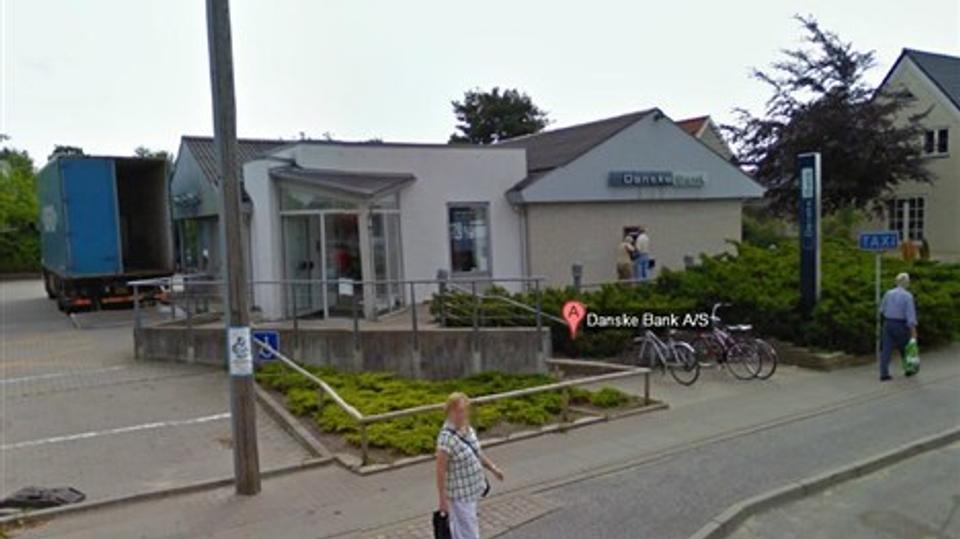 En pengekurer blev overfaldet mandag på vej ind i Danske Bank(billedet) på Gugvej. Foto: Google Street View