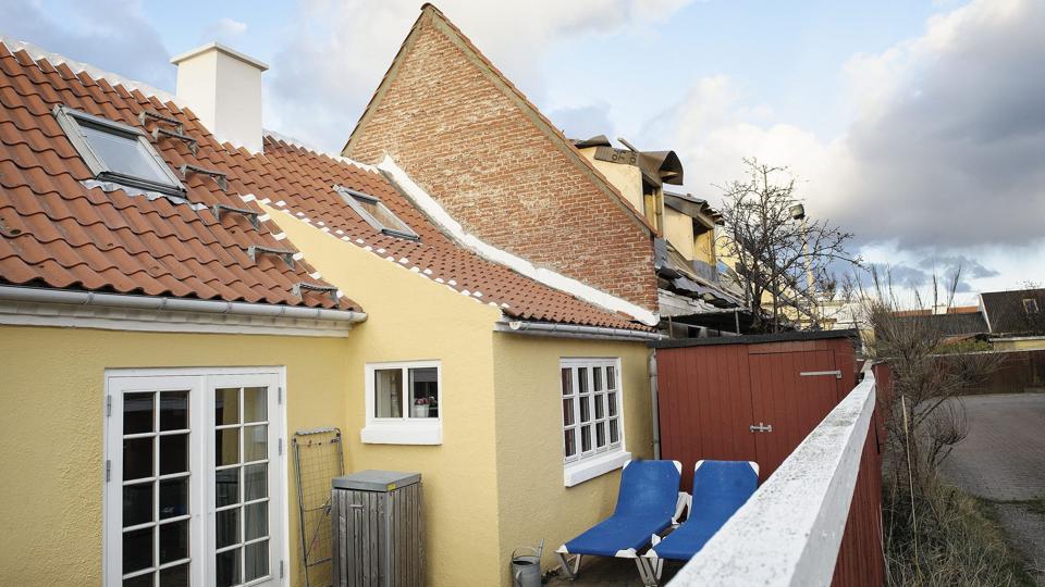 Huset på Kjeldergangen 3 er opført i skel med fælles brandmur mod nabohuset. Ifølge arkitekten er problemet ikke det nyopførte hus, men en tegning med en forkert indplacering af nabohuset. Foto: Peter Broen <i>Peter Broen</i>