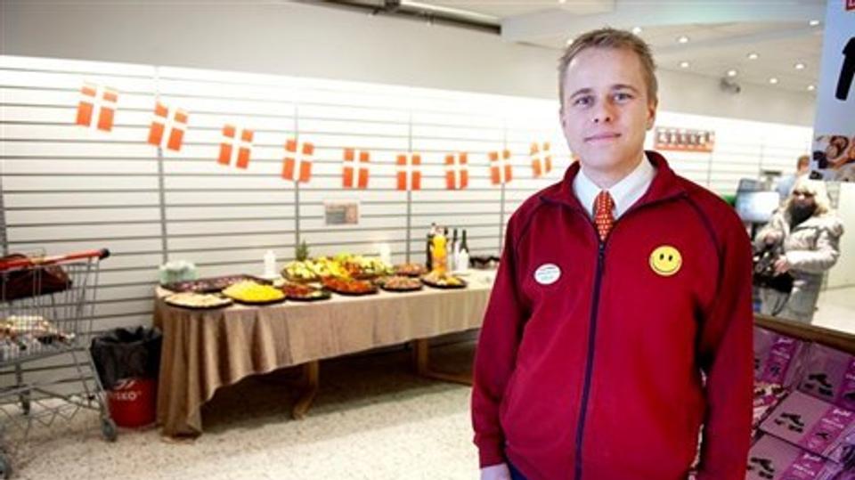 25-årige Anders Sølvkær ny uddeler i Dagli'Brugsen i Blokhus. Foto: Torben Hansen