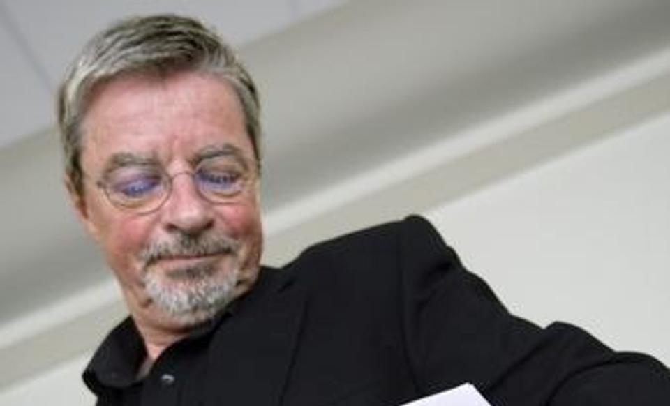 Rektor Finn Kjærsdam vil gerne have lov til at uddanne flere læger på Aalborg Universitet. Her er han i 2009 med ansøgningen om at få lægestuderende i Aalborg. I dag optages der 50 lægestuderende hvert år i Aalborg. Det ønsker rektoren fordoblet til
