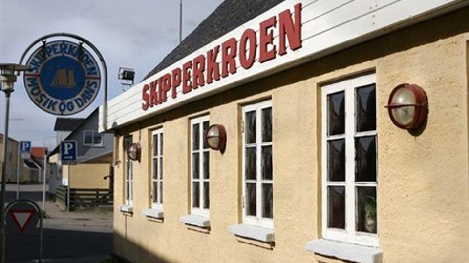 19. november var der mere end almindeligt gang i den på Skipperkroen i Hirtshals. Dårlig stemning kulminerede, da en 31-årig, lokal kvinde knuste sit drinkglas i hovedet på en anden. Kontroversen på værtshuset handlede angiveligt om jalousi.Arkivfoto