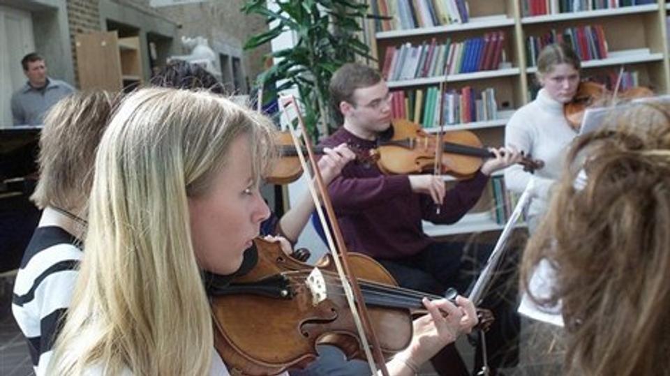 Aalborg har allerede en god tradition for at hjælpe unge musik-talenter på vej via MGK. Og nu er noget tilsvarende måske på vej for andre kunstarter. (Arkivfoto: Grete Dahl)