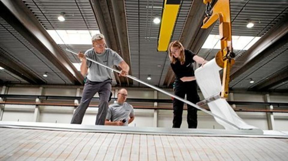 De 1300 medarbejdere på Siemens Wind Powers vingefabrik i Aalborg kan blive berørt af fyringerne.