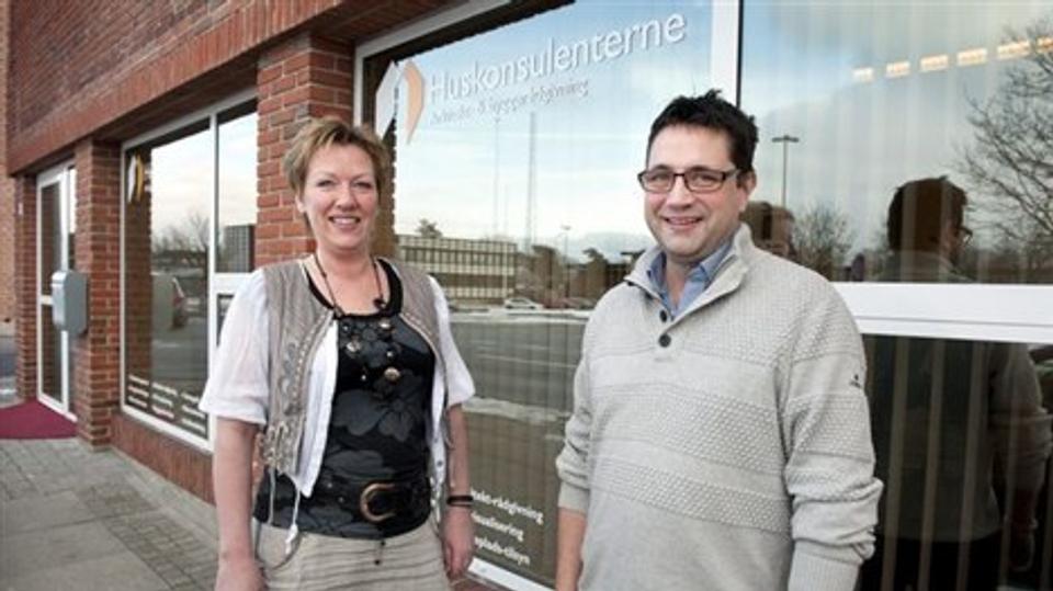 Helle Staub og Brian Demuth Jensen er rykket til Brønderslevs centrum, nemlig i Nørregade. Foto: Henrik Louis