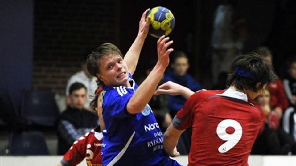 Den sidste finale stod mellem Bjerringbro, i blå trøjer, og Hornslet i U18 drenge. Bjerringbro vandt og blev i øvrigt den mest vidende klub. Foto: Michael Bygballe