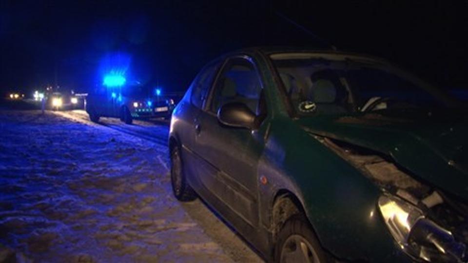 Uheldet ved Brønderslev spærrede Hirtshalsmotorvejen, men tre bilister respekterede ikke politiets afspærring, så de fik en bøde lige på stedet. Foto: Jan Pedersen