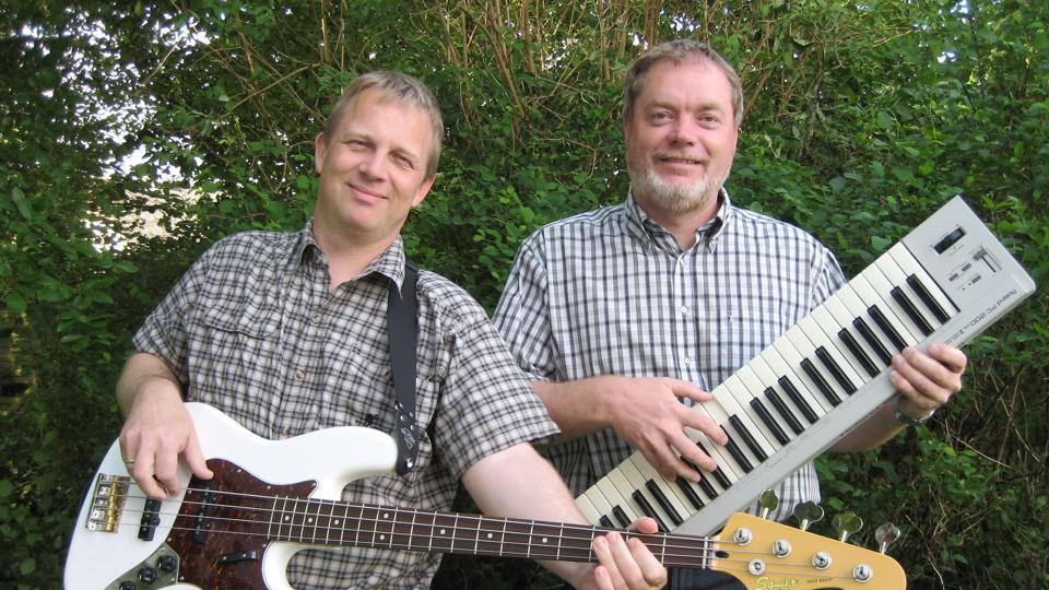 Der er koncert i Sdr. Tranders Kirke med Peter Lindhardt Toft: klaver, sang og orgel og Jens Nielsen: violin, elbas, sang og klaver