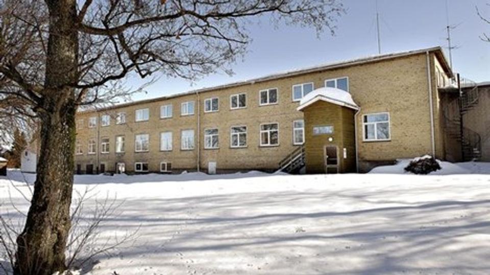 Terndrup Sygehus har stået som en dominerende spøgelsesbygning midt i byen, siden regionen rømmede den for de sidste sygehusaktiviteter i august 2008. Arkivfoto: Lars Pauli