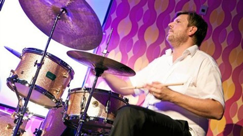 Musikskoleleder og trommeslager Thomas Albæk Jakobsen er med i dommerpanelet.