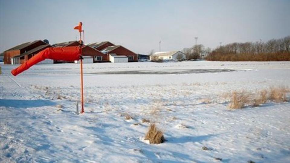 Det er her på arealet mellem helikopterlandingspladsen og EUC Nordvest, med indkørsel fra Lerpyttervej, Social- og Sundhedsskolen Skive-Thisted-Viborg ønsker at opføre et nyt byggeri. Foto: Diana Holm