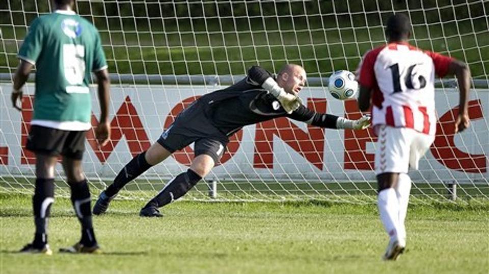 Målmand Mikkel Petersen, her i aktion for Thisted FC, er en af flere vigtige tilføjelser i Blokhus. Foto: Torben Hansen
