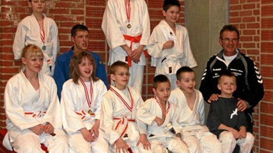 Jetsmark Judoklubs deltagere ved stævnet i Dronninglund.