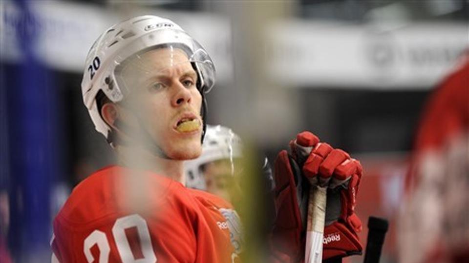 Jonas Guldbæk bragte AaB Ishockey foran 2-0 i Rødovre. Foto: Michael Koch