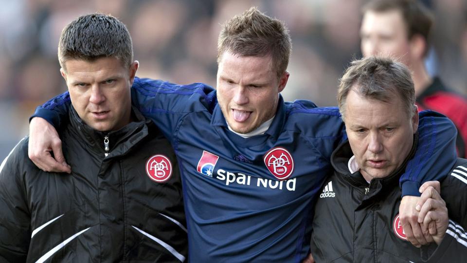 Lasse Nielsen kunne ikke fuldføre kampen i Silkeborg, men satser snart på at være tilbage. Fotoet er fra en tidligere kamp, hvor stopperen også måtte udgå. <i>Torben Hansen</i>