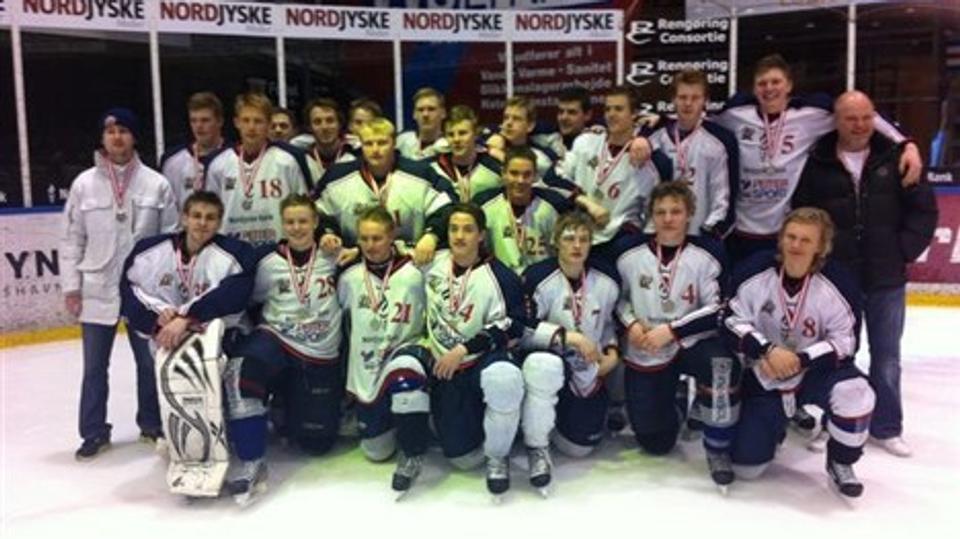 De unge spillere fra Frederikshavn er næsten de bedste til ishockey i Danmark. Privatfoto.