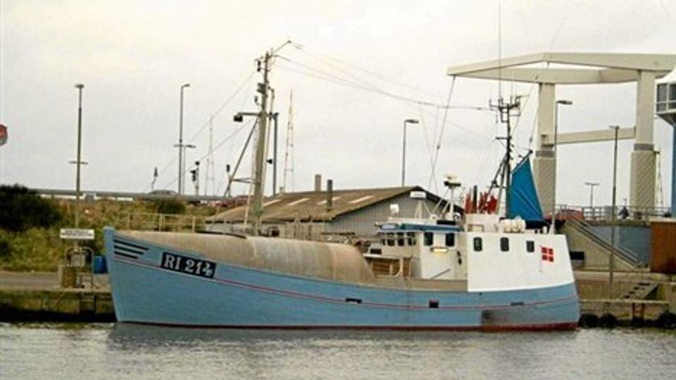 Senest har den gamle Esbjerg-kutter "Winston" fisket fra Hvide Sande, hvor den her ses ved slusen. Nu har Thorupstrand Kystfiskerlaug flyttet den til Hanstholm Havn, hvor den afventer at blive formidlingsbåd og fiskebutik i Københavns havn. Nu med de