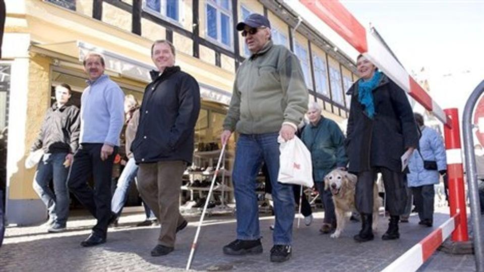 De to nordjjyske socialdemokrater Orla Hav og Bjarne Laustsen vil ikke stemme for regeringens forslag om at skære ned på embedslægerne, hvis det kommer til at koste i Aalborg. Arkivfoto