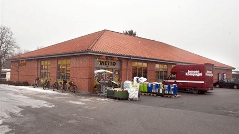 En 24-årig mand fra Hjørring er tiltalt for at have røvet Netto i Bispensgade i Hjørring - selv mener han blot, at der var tale om et såkaldt kassedyk.Foto: Henrik Louis