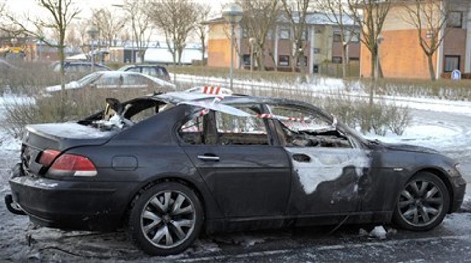 Bilen blev ødelagt af flammerne.