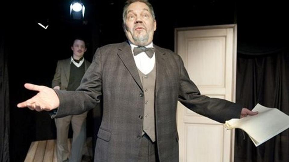 Teaterleder Finn Hviid Bredahl står og mangler en ny kontrakt, der kan sikre Himmerlands Teater frem til 2016. Foto: Grete Dahl