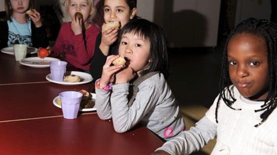 Børnene her er begyndt i skole - nu er indskrivningen af børn, der bliver nye skolebørn til august, begyndt. Foto: Bent Bach