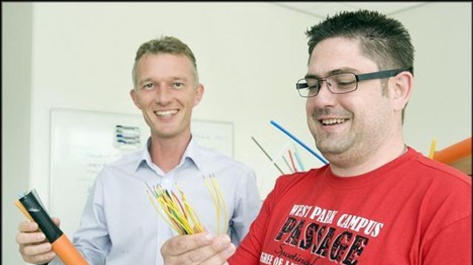 Direktør Carsten Jensen og projektleder Kim Lynggaard Larsen er klar til at rulle fibernet ud i Brønderslev. Foto: Henrik Louis