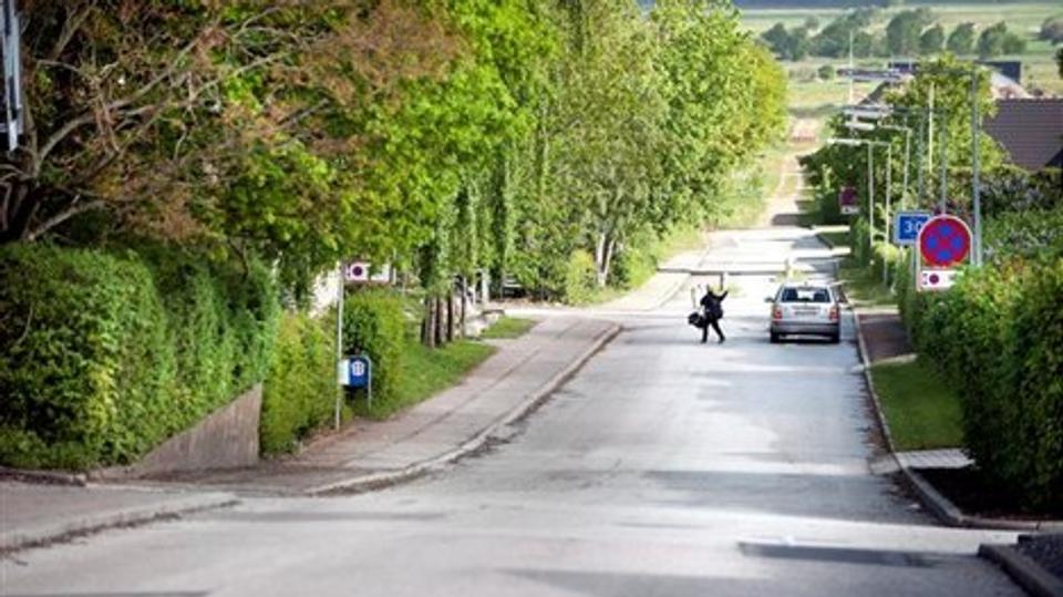 Planerne om et nyt boligområde - kaldet Frejlev Terasseby eller Griegsvej - er nu droppet. Blandt andet på grund af protester mod konsekvenserne for trafikken her på Frejlev Skolevej.