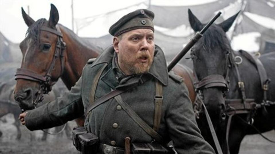 Nicholas Bro har en lille rolle som tysk soldat, der snakker engelsk med dansk/tysk accent, og som elsker de to heste, Joye og Topthorne.