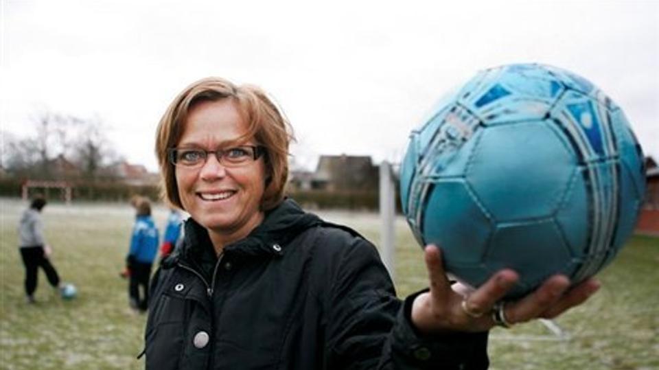 Birgit Amtoft er glad for fodboldklasserne, som er rollemodeller for de andre elever på Holmegårdskolen. Arkivfoto: Bent Bach