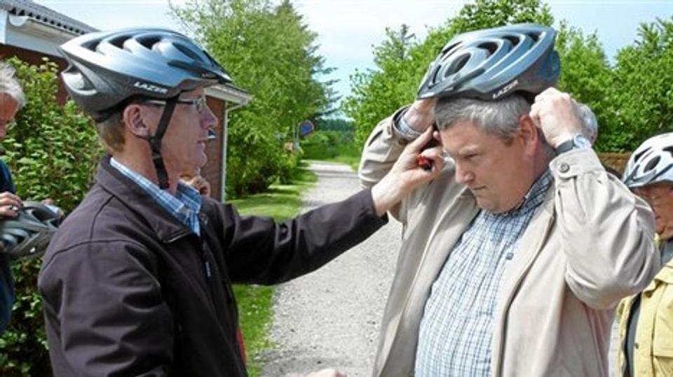 Teknisk udvalg, her medlemmerne Larsen og Golding, er tilhængere af cykelstier. Nu igangsætter udvalget projektet mellem Aalborg og Thisted ad den nedlagte banelinje. Arkivfoto